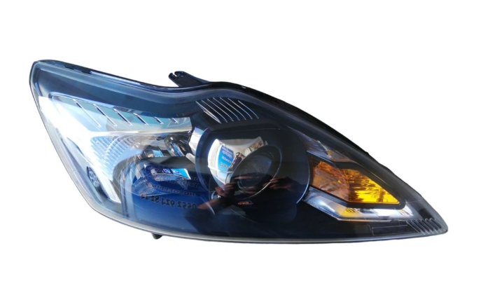 Ford Focus Sağ Far Mercekli (Siyah Zemin) 2008-2011
